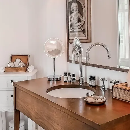 Отель Grand House - Relais & Chateaux